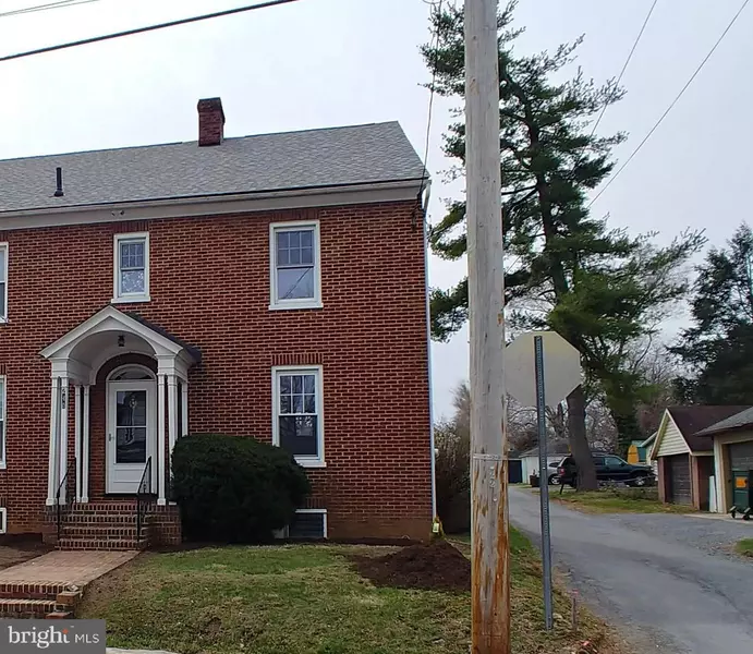 240 COLLEGE AVE, Chambersburg, PA 17201