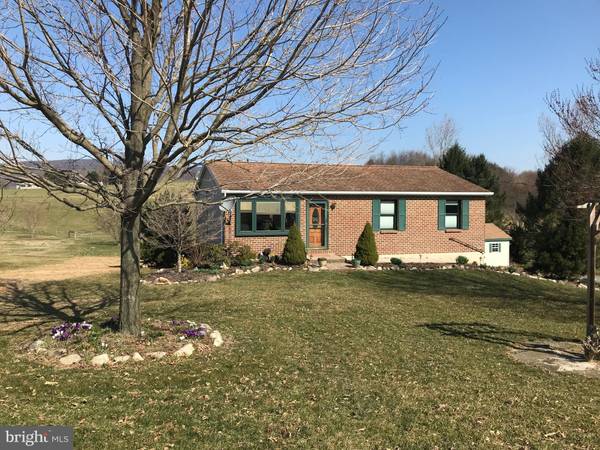 68 HILLTOP RD, Lenhartsville, PA 19534