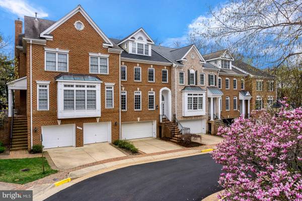 Vienna, VA 22182,2317 SAWTOOTH OAK CT