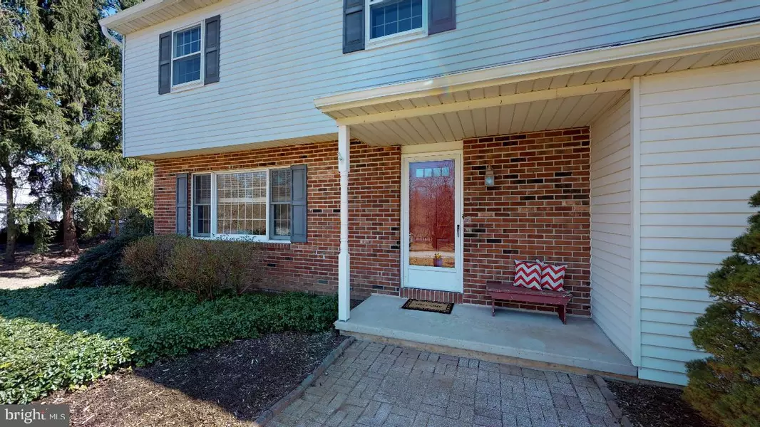 102 ELMWOOD DR, Downingtown, PA 19335