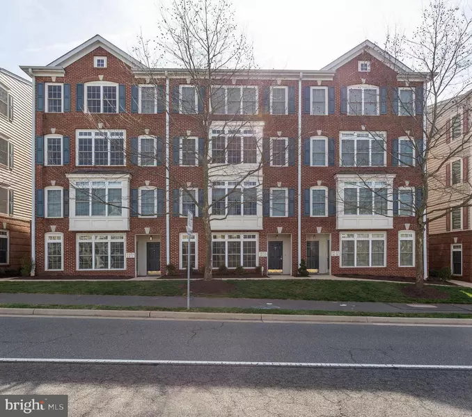 4620 BATTENBURG LN #732, Fairfax, VA 22030