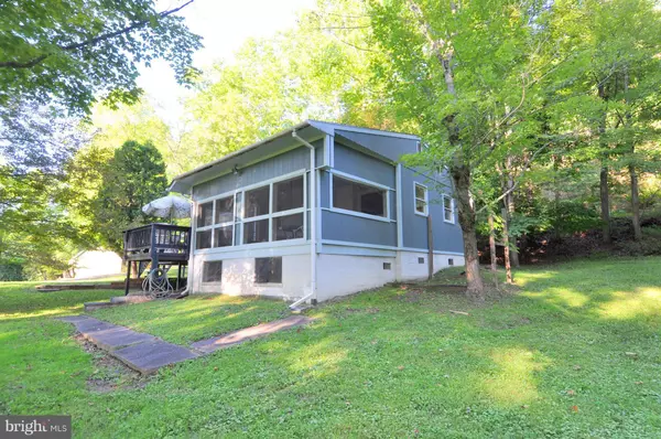 Great Cacapon, WV 25422,17 PEACEFUL PLACE