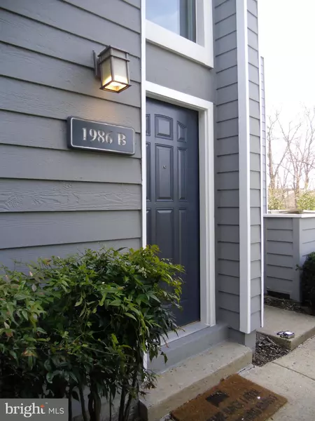 1986-B VILLARIDGE DR, Reston, VA 20191