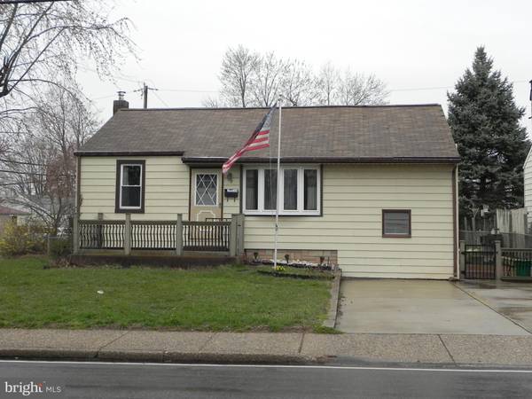 2 MILL CREEK RD, Levittown, PA 19057