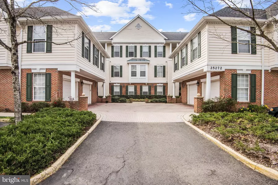 25272 RIFFLEFORD SQ #101, Chantilly, VA 20152