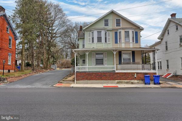 72 W PENN AVE, Wernersville, PA 19565