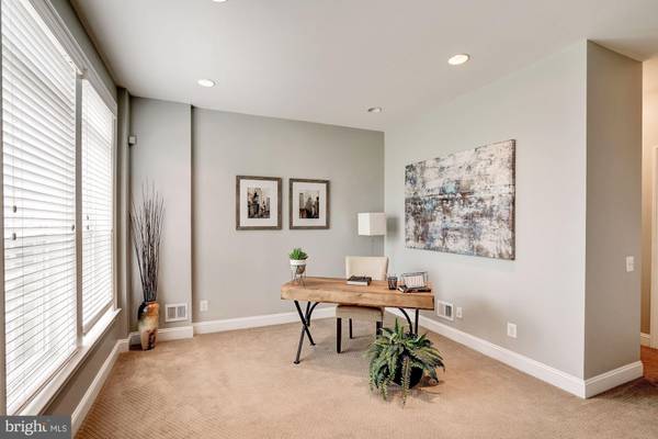 Fairfax, VA 22031,9501 CANONBURY SQ