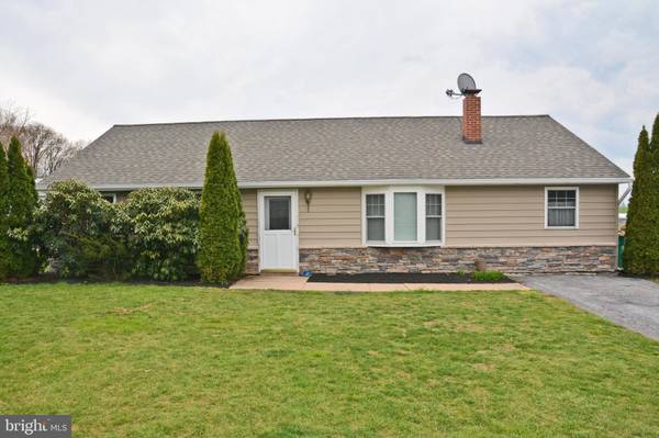 20 HERTZOG DR, Leola, PA 17540