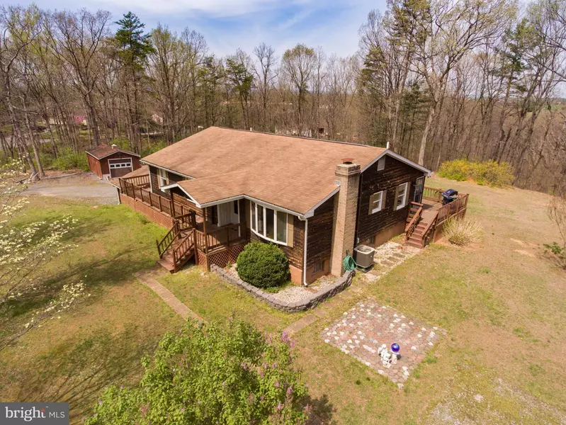 211 SQUIRE LN, White Post, VA 22663