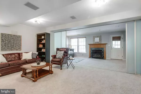 Lorton, VA 22079,8021 HORSESHOE COTTAGE CIR