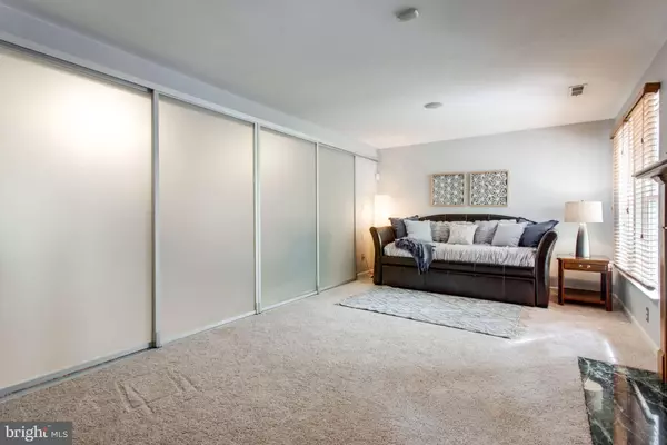 Lorton, VA 22079,8021 HORSESHOE COTTAGE CIR