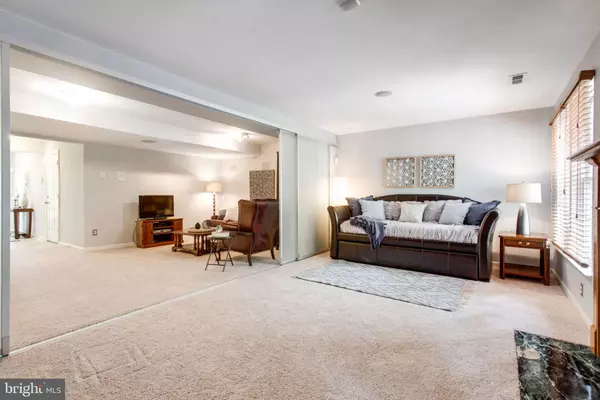 Lorton, VA 22079,8021 HORSESHOE COTTAGE CIR