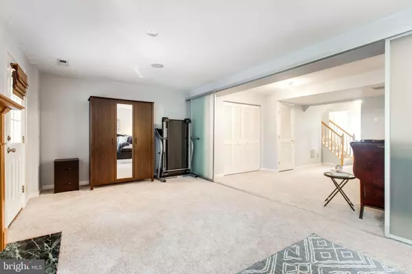 Lorton, VA 22079,8021 HORSESHOE COTTAGE CIR