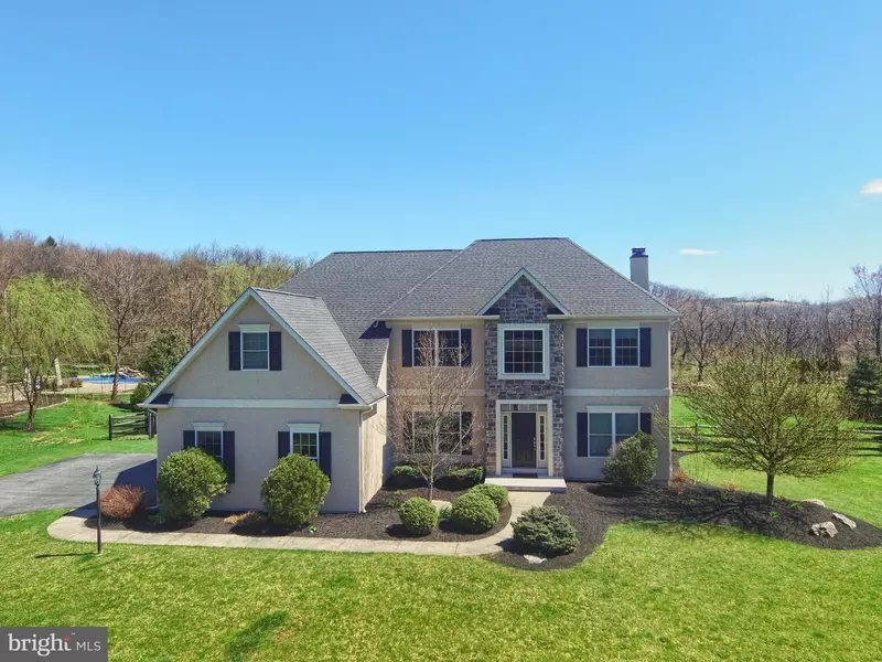 3859 BUCK HILL CIR, Schnecksville, PA 18078