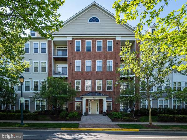 502 KING FARM BLVD #101, Rockville, MD 20850