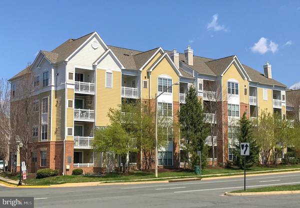 2105 HIGHCOURT LN #201, Herndon, VA 20170