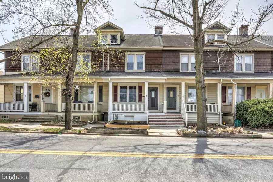 5 W 2ND AVE, Lititz, PA 17543