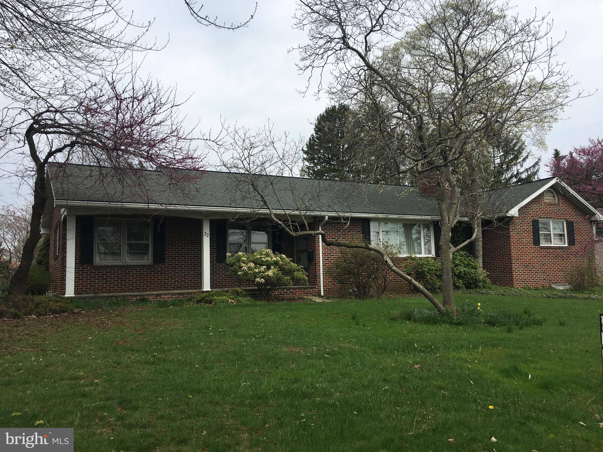 32 S ACADEMY DR, Ephrata, PA 17522