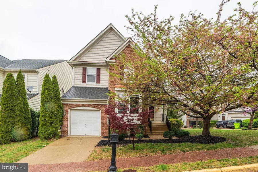 8824 CARPENTERS HALL DR, Lorton, VA 22079