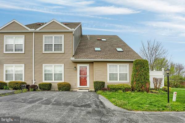 73 COURTYARD DR, Carlisle, PA 17013