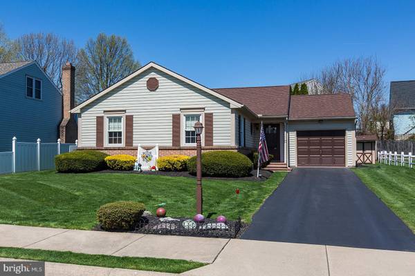 New Holland, PA 17557,215 SYCAMORE LN