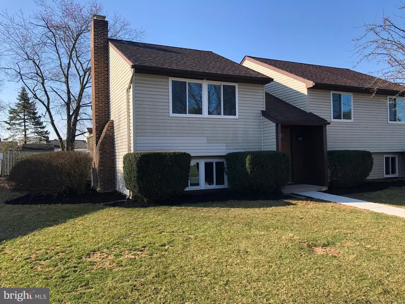 1123 GRANADA LN, Mechanicsburg, PA 17055