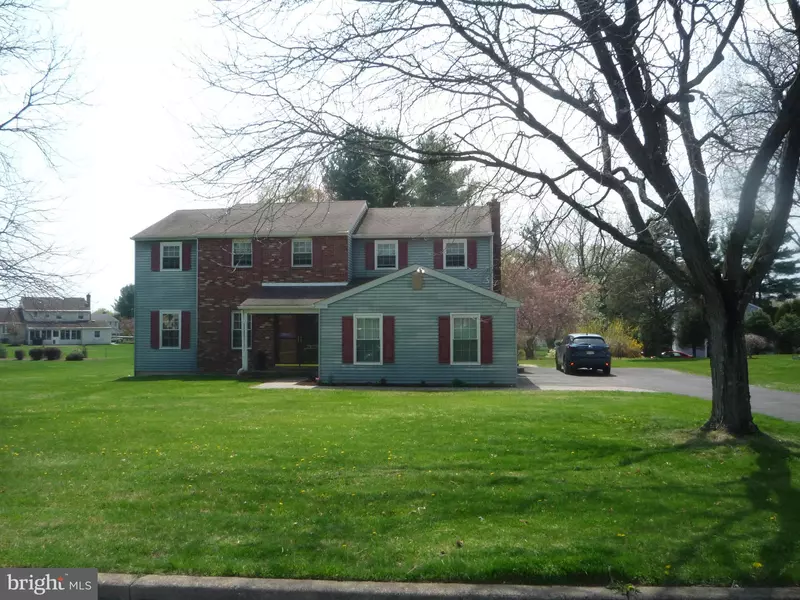 31 SAVAGE DR, Upper Holland, PA 19053