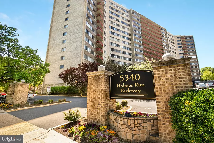 5340 HOLMES RUN PKWY #1004, Alexandria, VA 22304