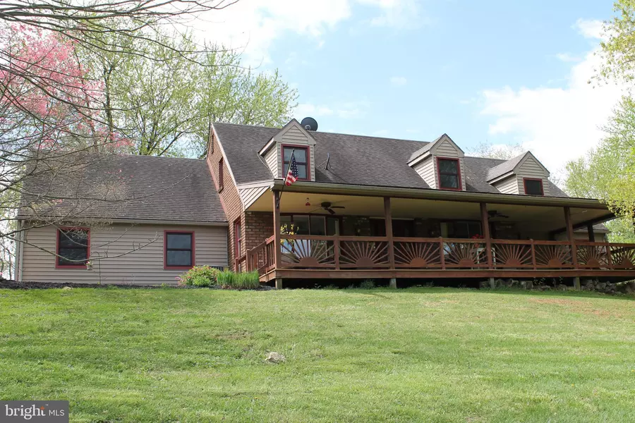 1432 KRAFTS MILL RD, Spring Grove, PA 17362