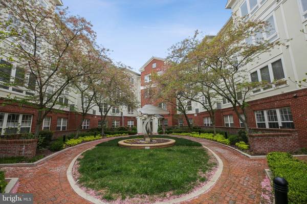 801 S GREENBRIER ST #219, Arlington, VA 22204