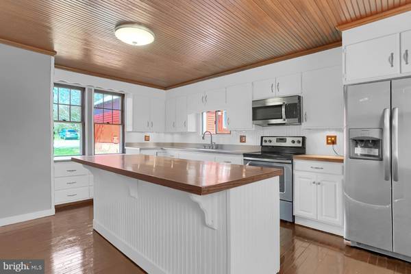 461 OLEY RD, Fleetwood, PA 19522