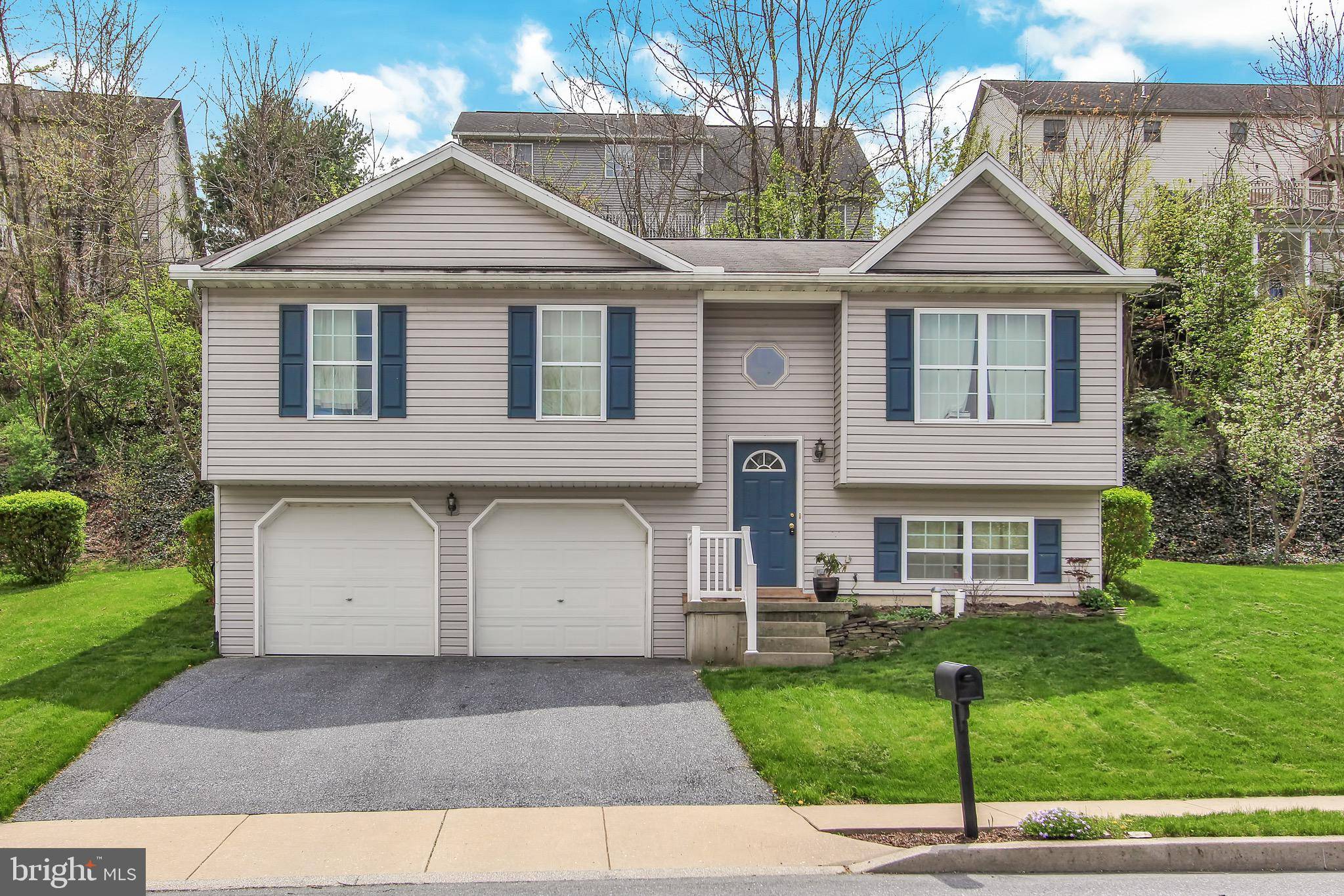 25 SWEET ARROW DR, Hummelstown, PA 17036
