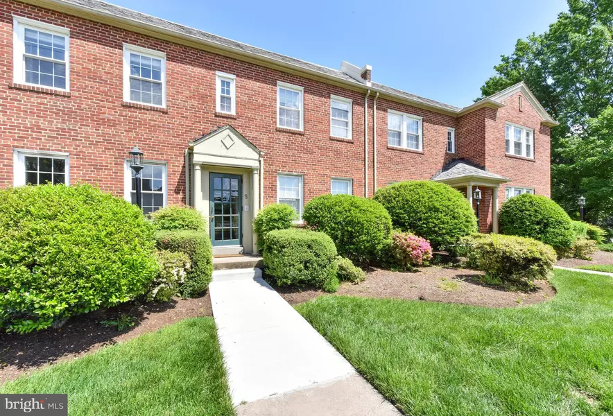 5 RUSSELL RD #C, Alexandria, VA 22301