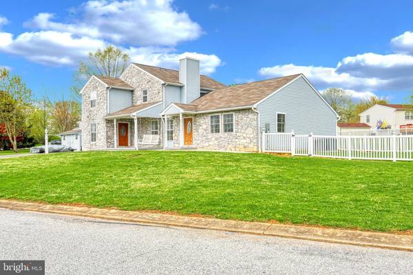 6 CYPRESS POINT RD, Felton, PA 17322