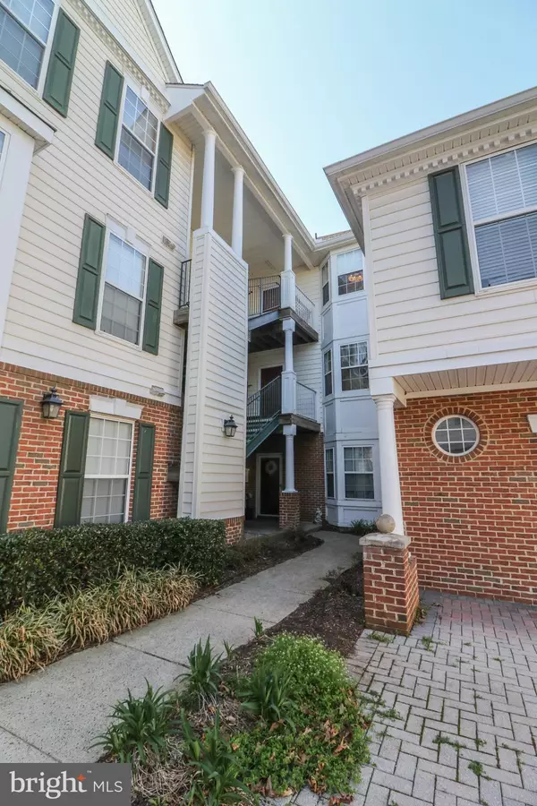 Chantilly, VA 20152,25280 LAKE SHORE SQ #304