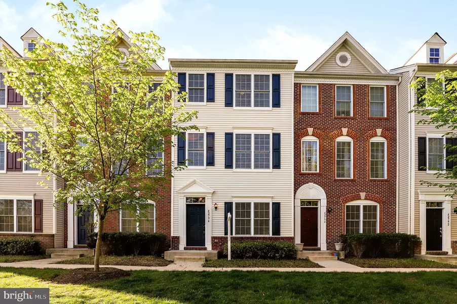 42796 SAN SEBASTIAN TER, Chantilly, VA 20152