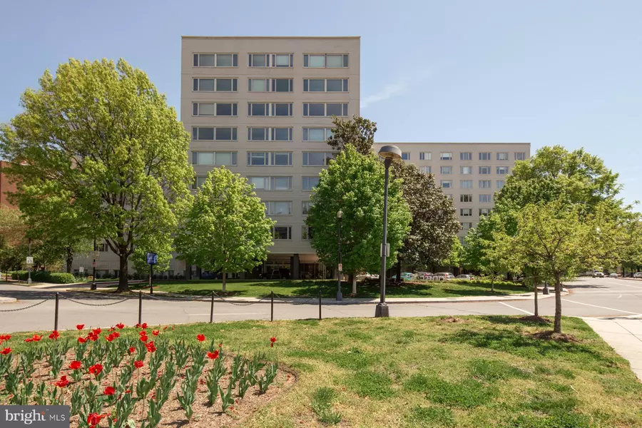 2475 VIRGINIA AVE NW #617, Washington, DC 20037