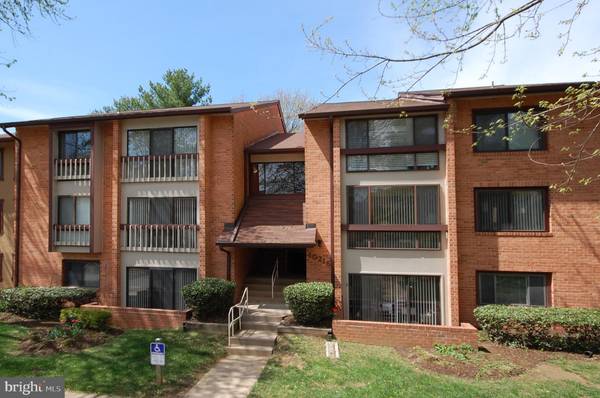 10216 BUSHMAN DR #223, Oakton, VA 22124