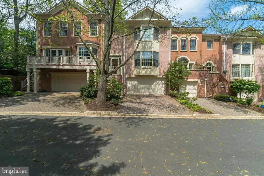 106 GRESHAM PL, Falls Church, VA 22046