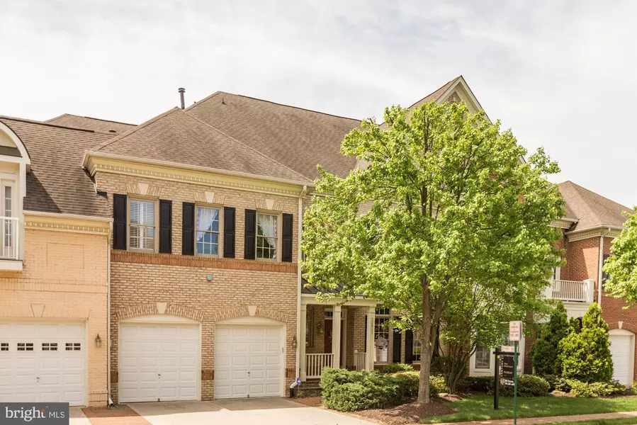 12817 FALCON WOOD PL, Fairfax, VA 22033