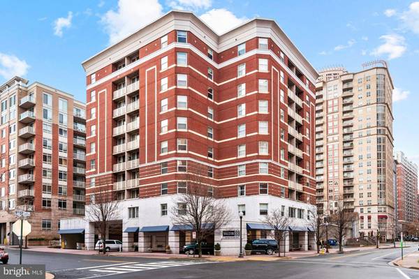 880 N POLLARD ST #902, Arlington, VA 22203