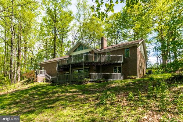 Falling Waters, WV 25419,17 CLARK LN