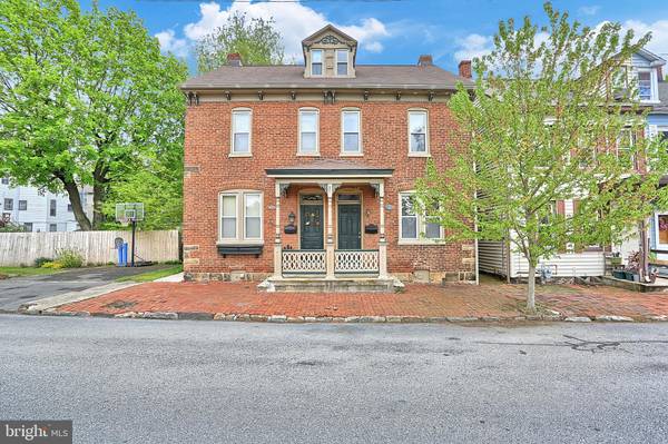 15 S PINE ST, Marietta, PA 17547