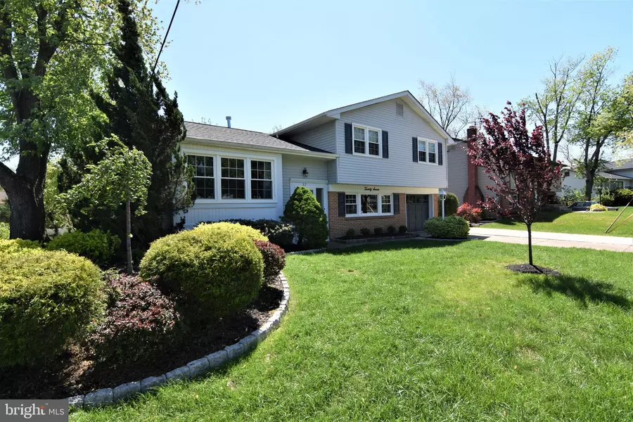 27 LANTERN LN, Turnersville, NJ 08012