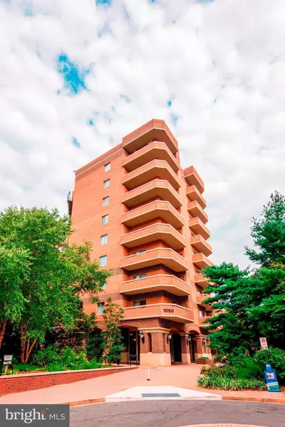 1050 N STUART ST #402, Arlington, VA 22201