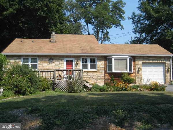 4 E SPRINGVILLE RD, Boiling Springs, PA 17007