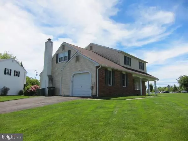 Holland, PA 18966,51 PENN CIR