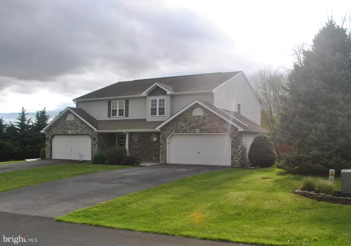 Chambersburg, PA 17202,215 HEDGEROW DR