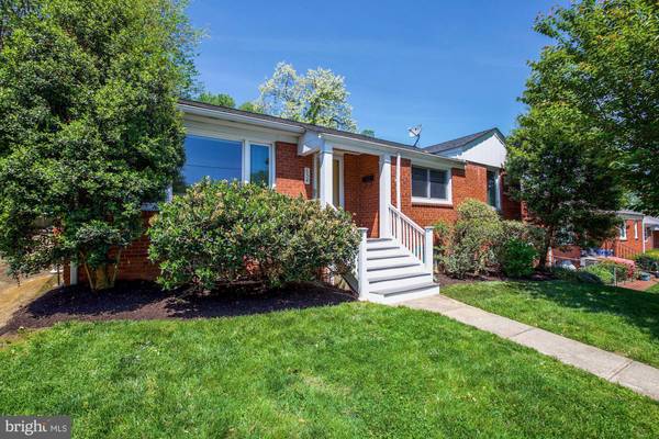 854 PATRICK HENRY DR, Arlington, VA 22205