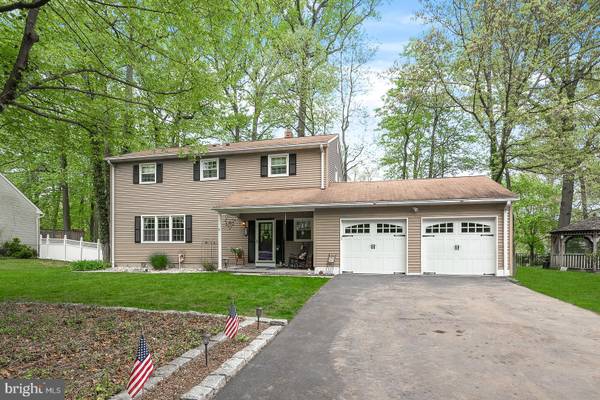 8 BAINBRIDGE CT, Hamilton, NJ 08690